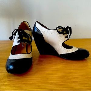 Retro inspired wedge saddle shoes